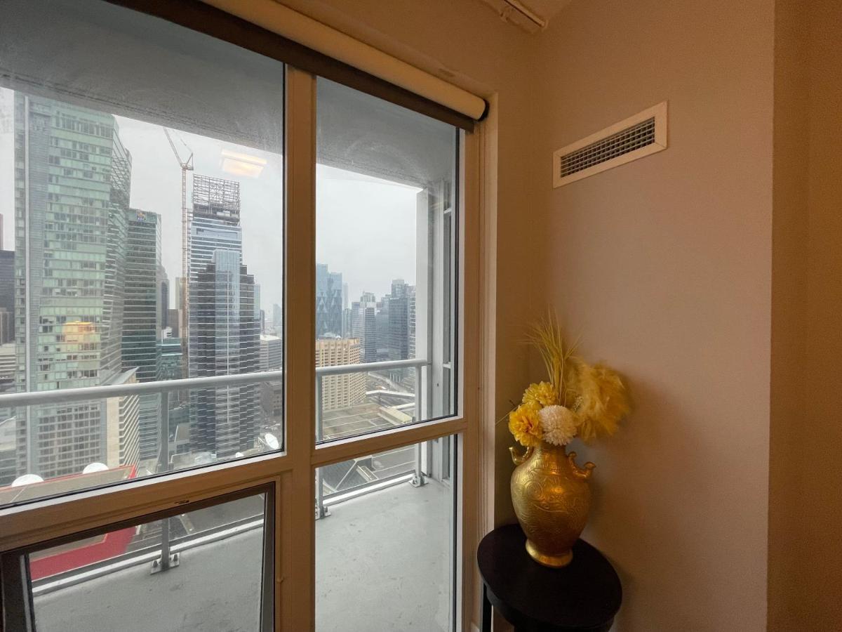 Luxury Condo With Cn Tower View Toronto Dış mekan fotoğraf