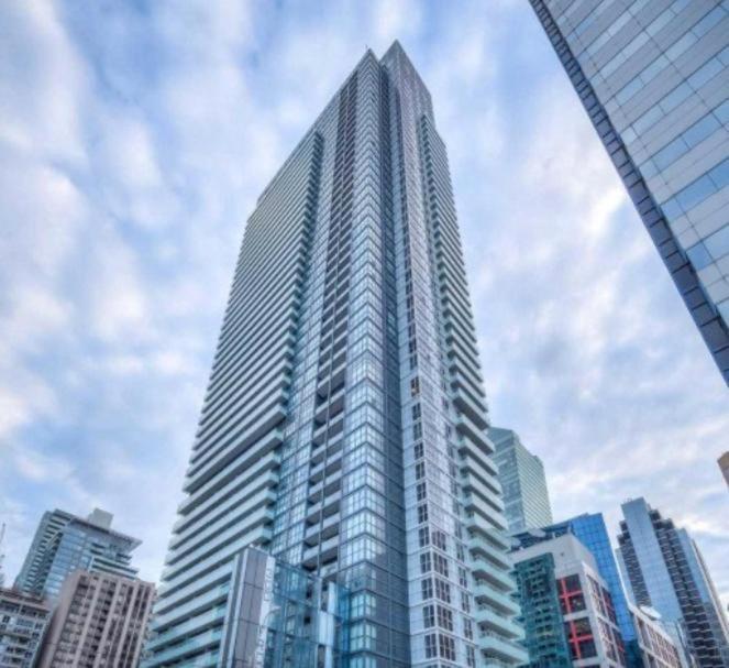 Luxury Condo With Cn Tower View Toronto Dış mekan fotoğraf